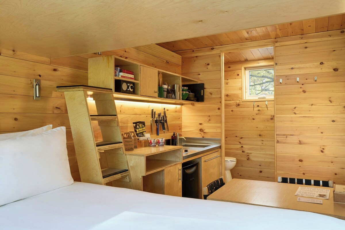 1 bedroom, desk, laptop workspace, bed sheets