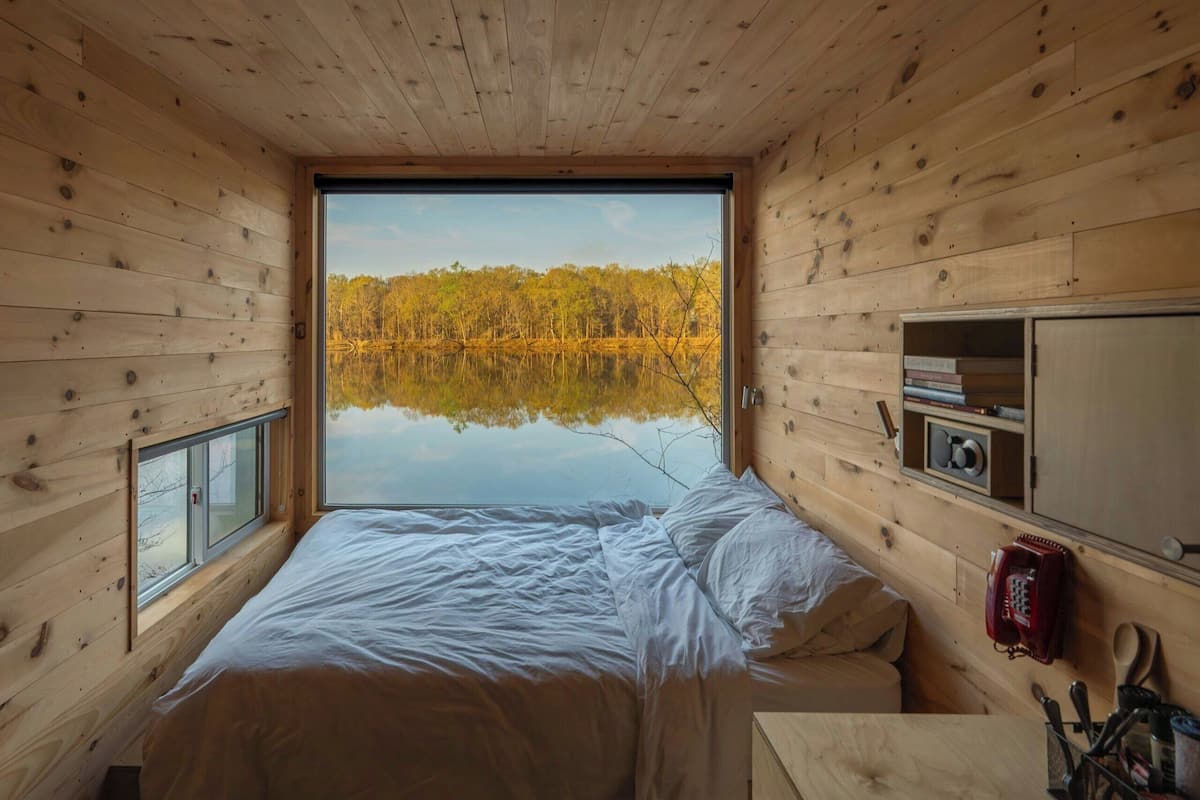 Huisje, 1 queensize bed | 1 slaapkamer, een bureau, een laptopwerkplek, beddengoed