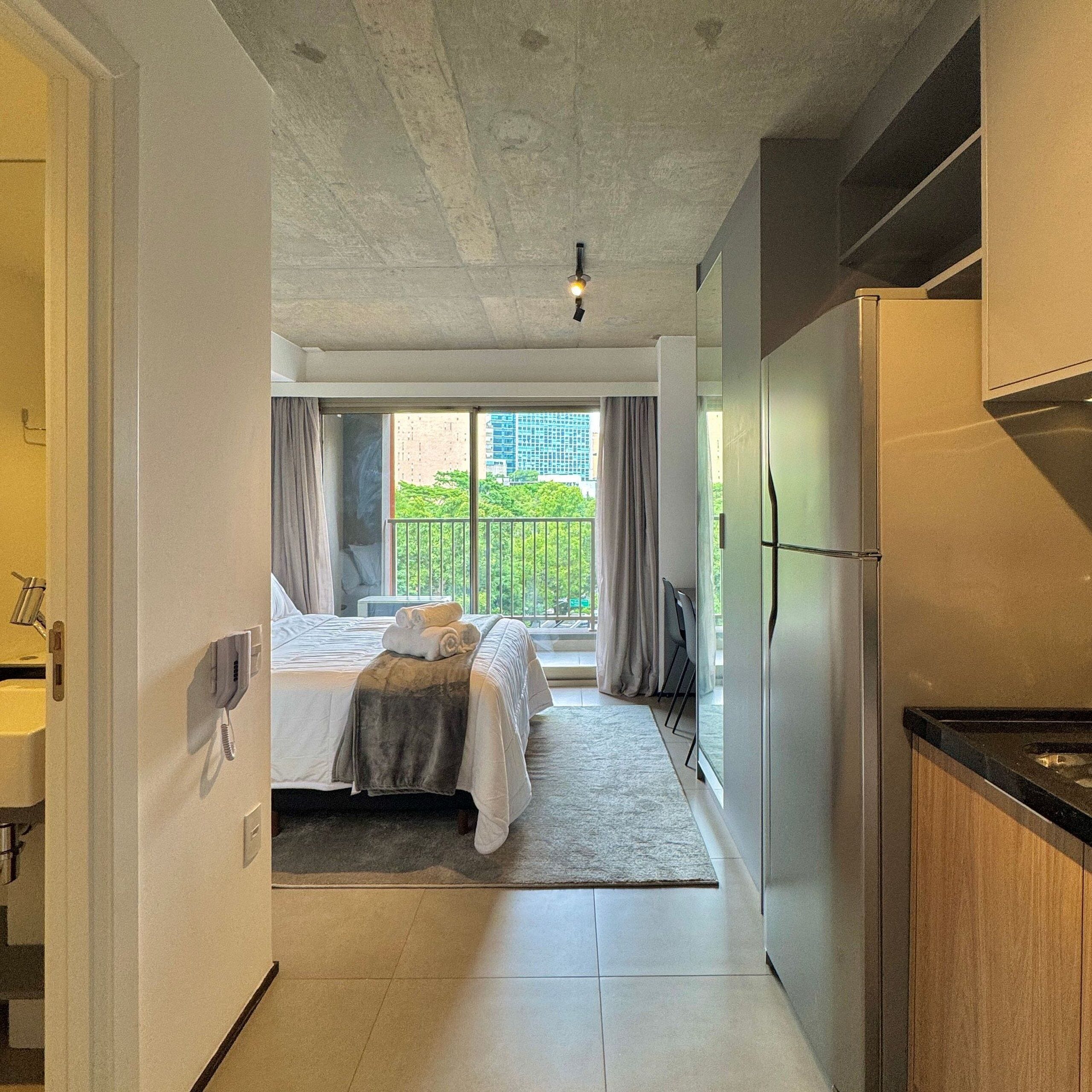 1 habitación, escritorio y espacio para trabajar con laptop 