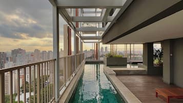 Apartamento clásico | Piscina | Una piscina al aire libre