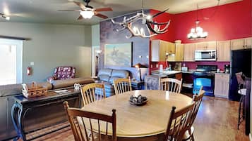 Condo (2 Bedrooms) | Property amenity