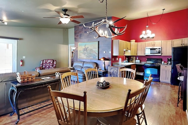 Condo (2 Bedrooms) | Property amenity