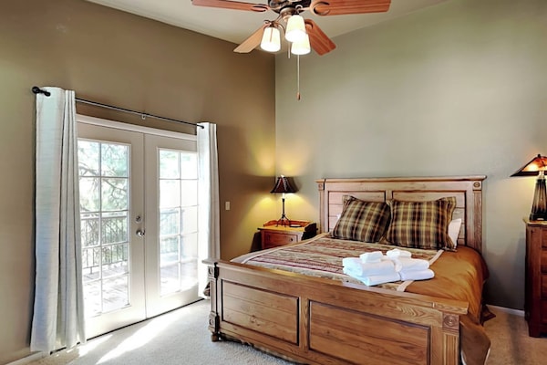 Condo (2 Bedrooms) | Property amenity
