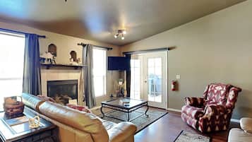 Kondominium (2 Bedrooms) | Bagian depan properti