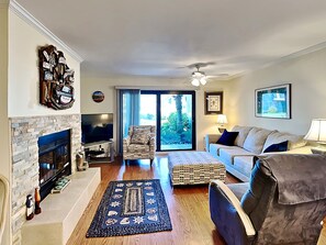 Condo (2 Bedrooms) | Property amenity