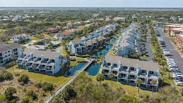 Condo (2 Bedrooms) | Property amenity