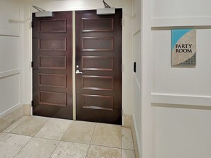 Condo (3 Bedrooms) | Property amenity