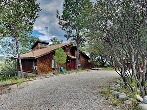 House (3 Bedrooms) | Property amenity - Lowkeys Lodge by Ruidoso Vacation Rentals (Ruidoso)