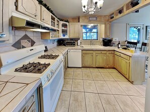 House (3 Bedrooms) | Property amenity - Lowkeys Lodge by Ruidoso Vacation Rentals (Ruidoso)