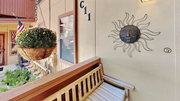 Condo (2 Bedrooms) | Tiện nghi, dịch vụ nơi lưu trú