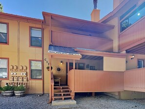 Condo (2 Bedrooms) | Property amenity