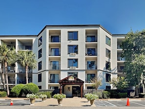 Condo (1 Bedroom) | Property amenity