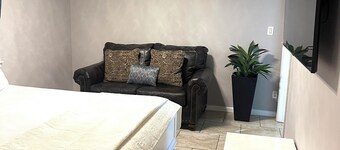 Cozy 1-bedroom Apt with WiFi and beautiful backyard view