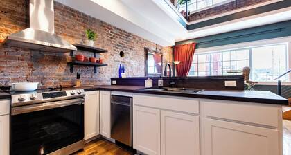 Spacious 5-bedroom in charming downtown New Albany, 15min to airport/Churchill