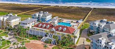 Condo (3 Bedrooms) | Property amenity