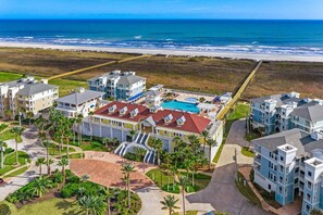 Condo (3 Bedrooms) | Property amenity