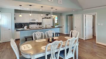 House, Multiple Beds, Balcony, Beach View (Star of the Sea Surfside) | In-room dining