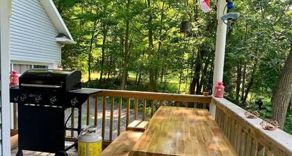 Forest Guest Suite Near Picton Centre (Pet-Friendly &Hot Tub &Park Pass)