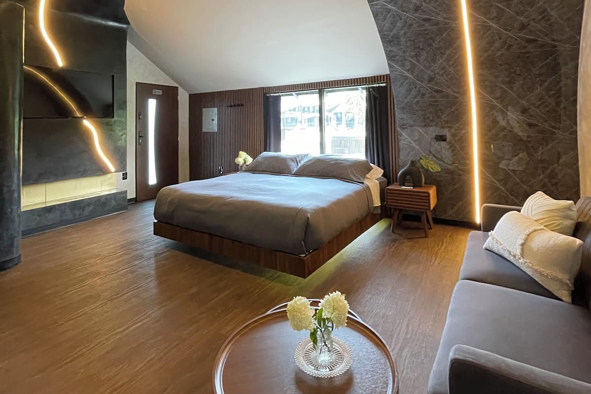 Blackout curtains, free WiFi, bed sheets