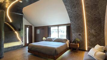 Blackout curtains, free WiFi, bed sheets