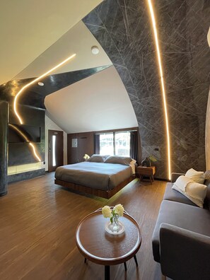 Blackout curtains, free WiFi, bed sheets