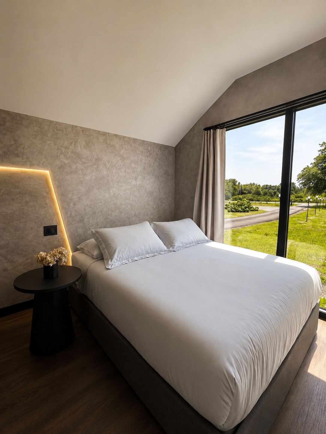 Romantic Cabin, 1 Queen Bed with Sofa bed | Individually decorated, individually furnished, laptop workspace