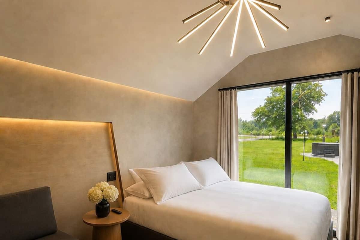 Cabaña romántica, 1 cama Queen size y sofá cama | Decoración personalizada y muebles diferentes