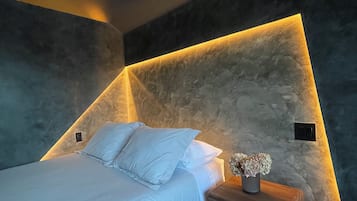 Family Cabin, 2 Queen Beds | Blackout curtains, free WiFi, bed sheets
