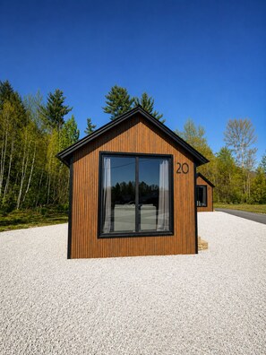 Exterior - Emrose Luxury Cabins (Brandon)