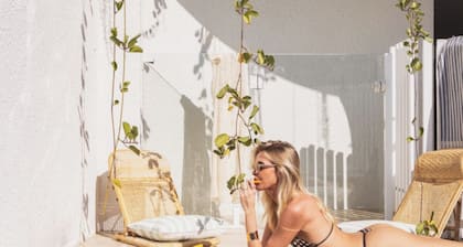 Perfect girls weekend away or for large groups in the heart of burleigh heads