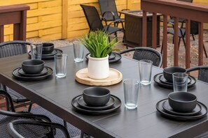 Outdoor dining - Mini Golf • Fire Pit • Hot Tub, Game House for 14 (Arvada)