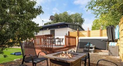 Mini Golf • Fire Pit • Hot Tub, Game House for 14
