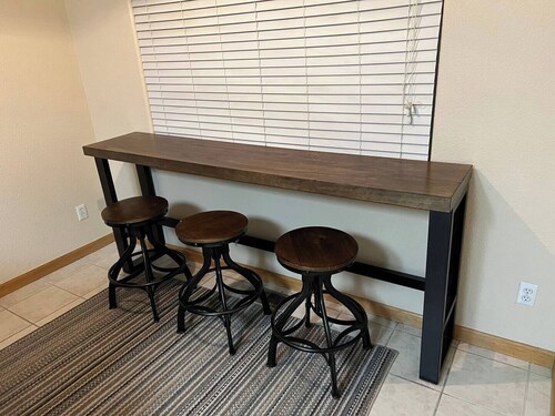 Monthly Windsor 3 bed 2 bath near Downtown

