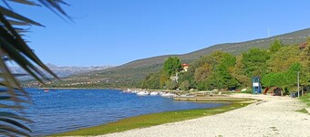 Lovely apartment in Gornji Karin