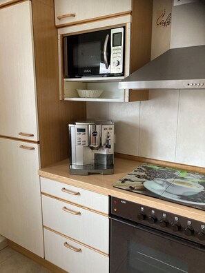 Fridge, microwave, stovetop, dishwasher