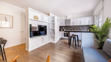 Superior Apartment, 1 Bedroom | Private kitchen