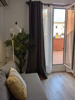 高级公寓, 1 间卧室 | 起居区 | 电视