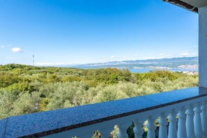 Property grounds - Holiday house Anita with private pool (Dobrinj)