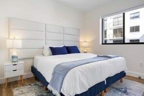 2 bedrooms, iron/ironing board, WiFi, bed sheets - Beachside Comfort & Convenience: 3 Mins to Sand, 8 Mins to FLL Airport (Dania Beach)