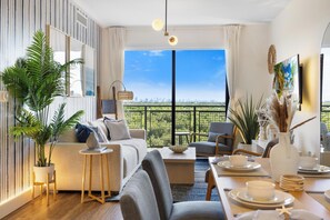 Smart TV - Beachside Comfort & Convenience: 3 Mins to Sand, 8 Mins to FLL Airport (Dania Beach)