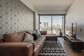 55-inch flat-screen TV with cable channels, Netflix, streaming services - Cómodo y Lujoso Departamento en Condesa (Mexico City)
