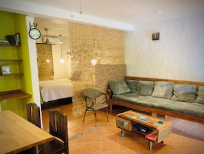 In-room safe, WiFi, bed sheets