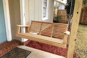 Terrace/patio - The Gold House: Luxury Home Near Midtown, USM, Zoo (Hattiesburg)