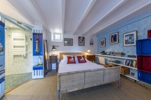 5 camere, una scrivania, ferro/asse da stiro, culla da viaggio