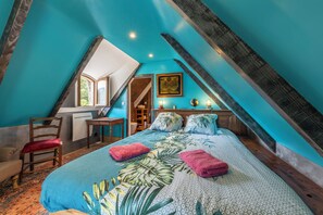 5 chambres, bureau, fer et planche à repasser, lit parapluie