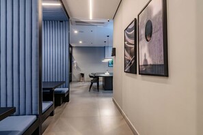 Superior-studiolejlighed - balkon | Spisning på værelset