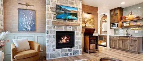 Smart TV y chimenea