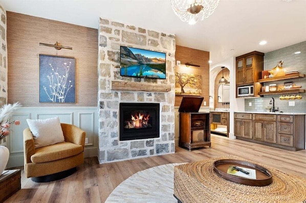 Smart TV, fireplace