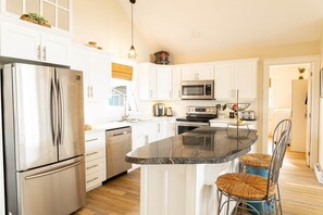 Fridge, microwave, oven, stovetop - 3-Bedroom Cavendish Oceanfront Cottage - Located inside National Park (North Rustico)