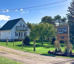 Exterior - Spacious Stanhope Cottage (Prince Edward Island)